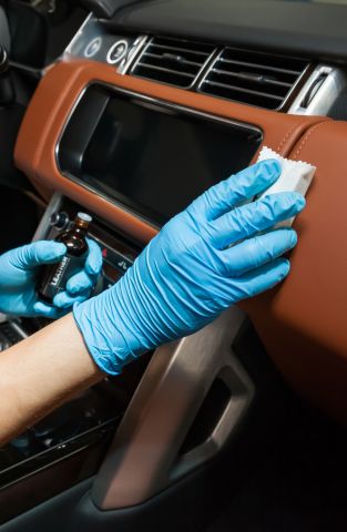 Догляд за шкірою авто у Львові в Detailing Unlim