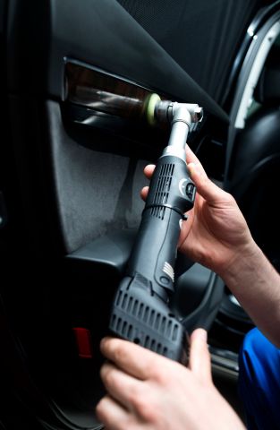 Полірування декоративних елементів автомобіля у Львові в Detailing Unlim