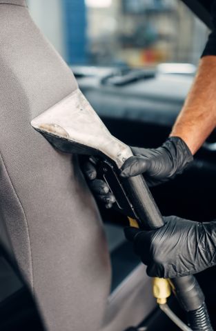 Хімчистка салону авто у Львові